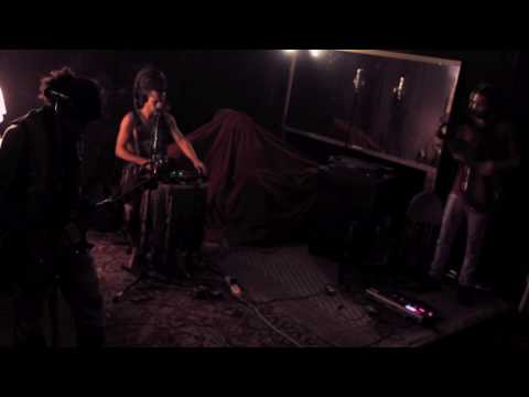 IAH MOONTRA ft. Strawberry Man - Far Away // Live at RRR