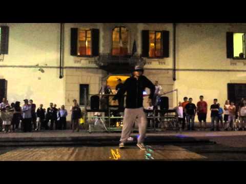 Uomo Elettrico - Street Show
