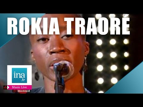 Rokia Traoré "Ka Moun Kè" (live officiel) | Archive INA