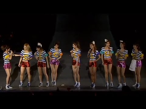 Girls' having fun 'dancing' at concert  (Girls' Generation 2011 Seoul)