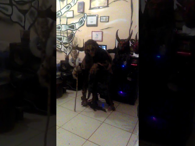 Vídeo relacionado con FIESTAS GUIRCA Disfraz de Cazador de Brujas para Hombre Adulto Talla Mediana