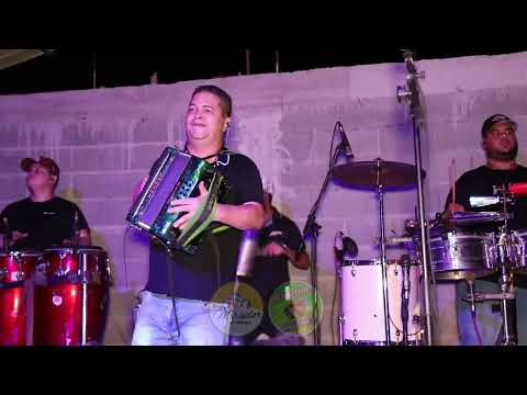 Manuel de Jesus Abrego y Abdiel Nuñez y Los Consentidos, La chola que yo tengo (en vivo).