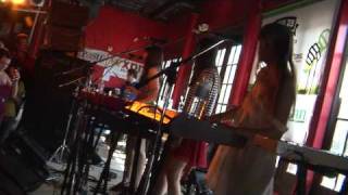 Au Revoir Simone performing &quot;All or Nothing&quot; at sxsw09 [HD]