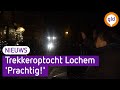 Versierde trekkers rijden langs ouderen: 'Oh, moet je zien, prachtig'