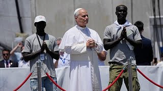 El Papa León pide una respuesta más contundente a la crisis migratoria durante su visita a Canarias