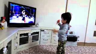 THE SECONDにノる２歳児【CLAP YOUR HANDS】