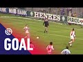 JOHAN CRUIJFF MET ZIJN ONVERGETELIJKE STRAFSCHOP ✨ | Ajax - Helmond Sport (05-12-1982) | Goal