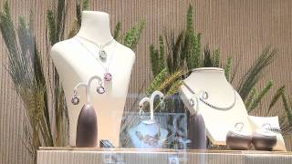 preview picture of video 'Glittering Business: Hong Kong Jewellery Show 2011'
