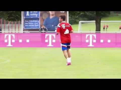 Juan Bernat Trainingsstart FC Bayern München