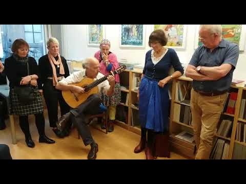 Jan Joost Teunissen toca la guitarra