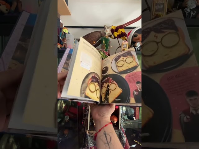 Vídeo relacionado con El libro de cocina y horneado no oficial de Harry Potter: más de 100 recetas fantásticas