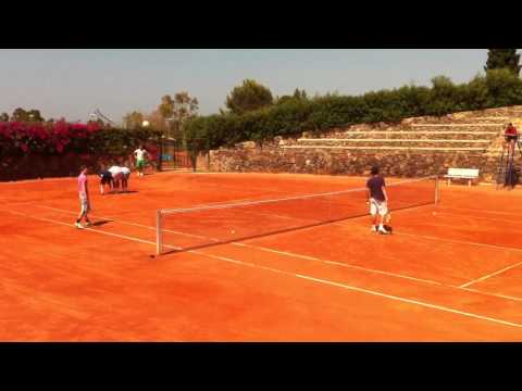 La manga tennis bums up Spain