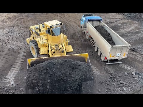 Caterpillar 992C Wheel Loader Loading Coal On Trucks
