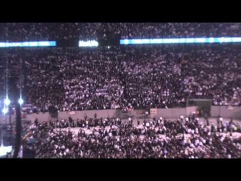 Signing and Dancing At Siyum Hashas