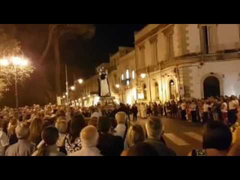 Il pigmentary nota quello che è la crema Su pelle ci sono state macchie scure che questa fotografia