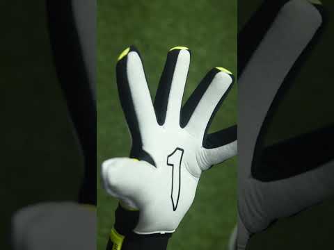 Si vas iniciando en la portería, ¡la gama Training es para ti! 🧤🥅 #guantesdeportero #goalkeeper