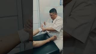 Download lagu Lower back pain making his legs weak.. 😰#tanstittar #bonesetting #backpain mp3