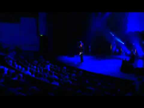 Kristian Valen as Dire Straits: Money for nothing, Live