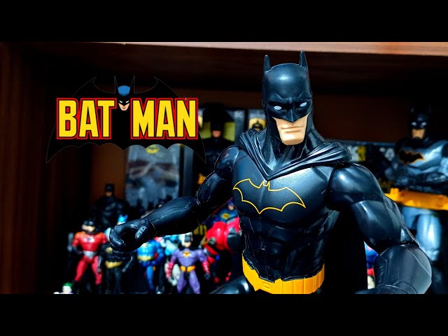 Vídeo relacionado con DC Comics Batman - Figura Batman Articulada Rebirth 30 cm - Superheroes Juguetes - Juguetes Niños 3 Años + - Regalo Niño 3 Años +
