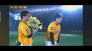 [分享] 周思齊引退儀式----魏碩成跟周思齊鞠躬