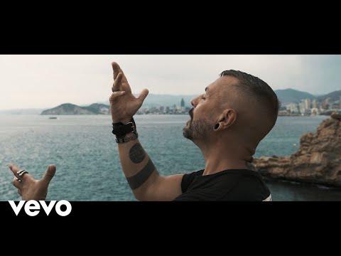 Descalzo, Desnudo y Desarmado