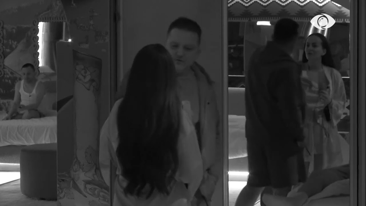 Juli vijon ngacmimet, Roza: Do të të kafshoj