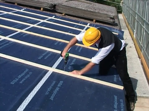 Lattung auf Unterdachbahn montieren mit dem SIGA Nageldichtband