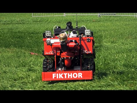 Een van de laatste beelden van 'Fikthor' de blusrobot in actie tijdens Veiligheidsdag Staphorst