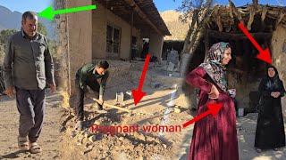 Download lagu 'Pregnant Woman: Trying to Build a Country House' mp3 Download lagu 'Pregnant Woman: Trying to Build a Country House' mp3