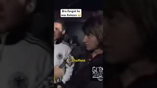 Alex Turner forgets he’s in a band 😂