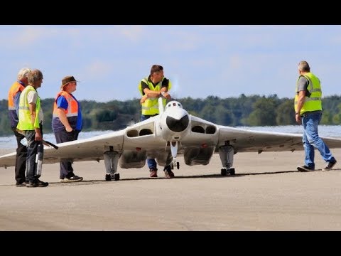 MASSIVE 1/5 SCALE RC AVRO VULCAN - FOUR GAS TURBINES AT LMA RAF ELVINGTON - 2017