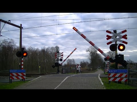 Spoorwegovergang Meppel // Dutch railroad crossing