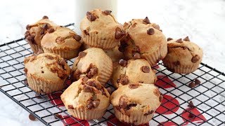 easy healthy chocolate chip oat muffins