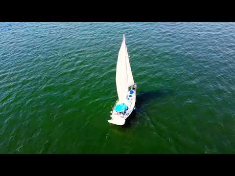 Hunter 34 out sailing