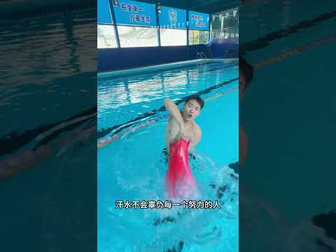 戴上一顶泳帽，开启一场全力以赴的运动#戴泳帽 #励志语录 #吴准笑教游泳 #正能量