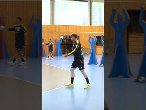 𝑩𝒓𝒐 𝒃𝒂𝒄𝒌 𝒃𝒂𝒍𝒍𝒊𝒏' 🦁🔥 #rnl #rnloewen #handball