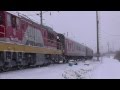 Тепловоз ЧМЭ3-3594 с пассажирскими вагонами и недовольный машинист 