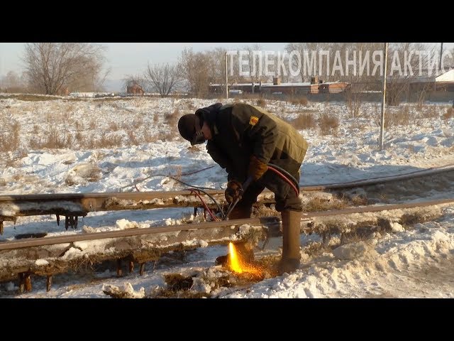 В Ангарске разбирают участок трамвайных путей.