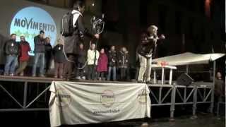 preview picture of video 'Beppe Grillo 2013   Comizio per le Elezioni Politiche Tsunami Tour   Pistoia   15 Gennaio 2013'