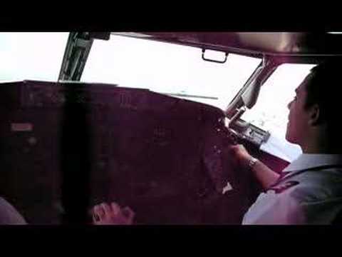 Primer aterrizaje de Eduardo en 737