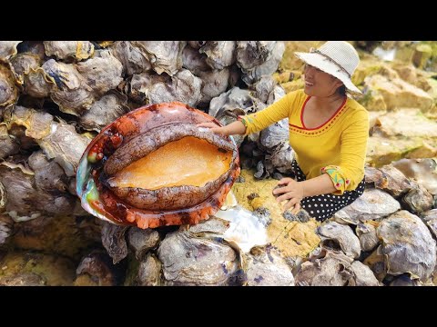 After the heavy rain, Ying catches seafood and lobsters by the river and the sea。