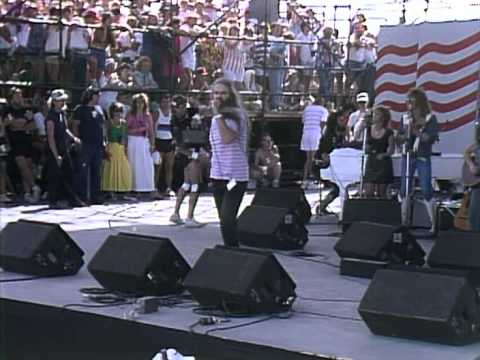 William Lee Golden - Here's To Never Letting Go (Live at Farm Aid 1986)