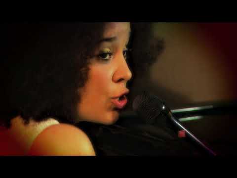 CHILA LYNN - Hands On Me (Official Acoustic Sessions Video)