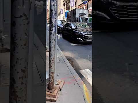 Financial District Contemporary Art- eyesores from city streets  金融區當代藝術- 建築工棚佔用公共空間太久!