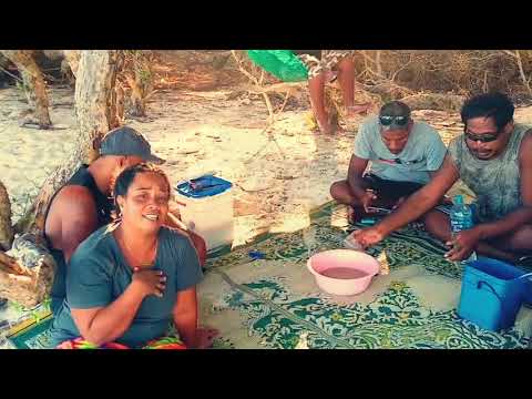 UEEN TOORA KAVA BAR PRODUCTION:KIRIBATI TOKU ATU FENUA COVER BWAITAAKE ROBWATI