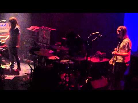 "Holding Me Up", The Dandy Warhols - Paris, Mars 2015