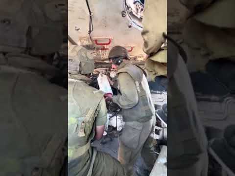 "כמו אריות"...  יורים בתותחי הטנקים... רק לזכור ש"הוא הנותן ליעף כח ולאין עונים עוצמה ירבה"...