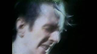 THE CLASH - POLICE ON MY BACK (HD)