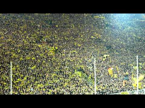 Borussia Dortmund - Schalke 04 (2-0) : prachtvolle Stimmung in Südtribüne (26/11/2011) HD