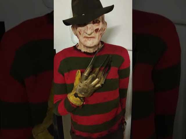 Vídeo relacionado con NUWIND Freddy Krueger Pullover Suéter a rayas de punto Jumper Nightmare on Elm Street Adultos Disfraz para Halloween Carnaval Cosplay Fiesta(rojo verde, L-XL)